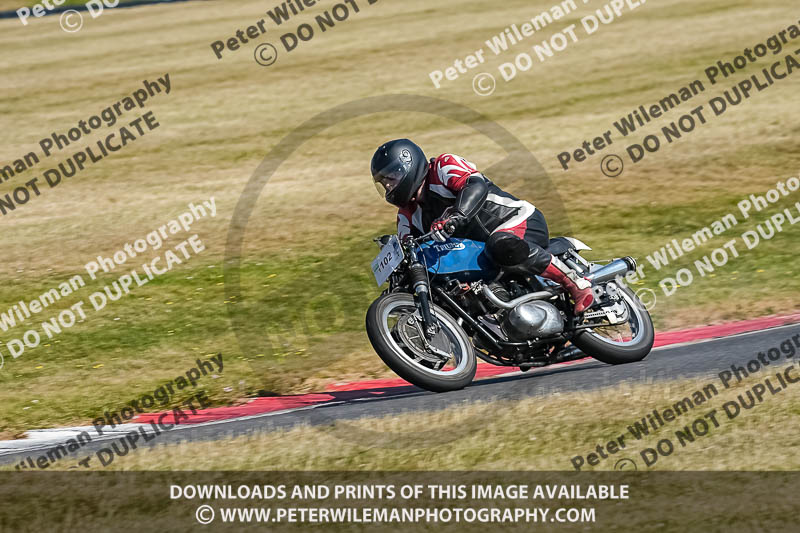 cadwell park;cadwell park photographs;cadwell trackday photographs;enduro digital images;event digital images;eventdigitalimages;peter wileman photography;racing digital images;trackday digital images;trackday photos